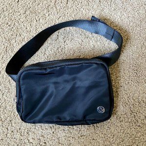 lululemon Everywhere Belt Bag